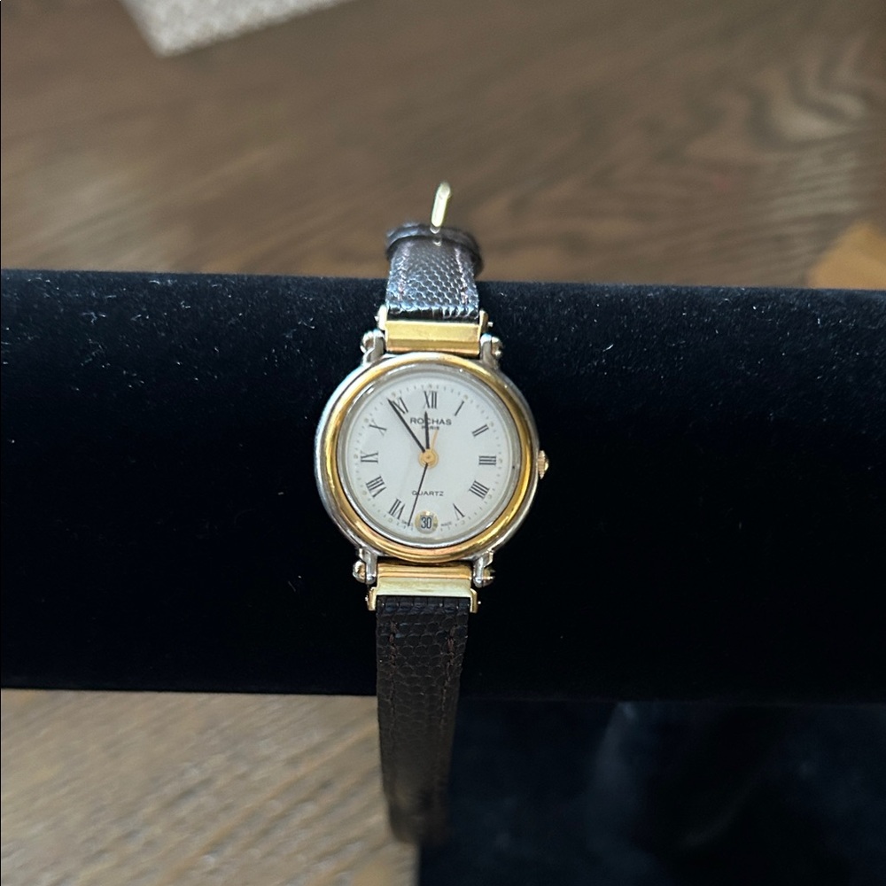 Vintage ROCHAS Paris Woman’s Watch Gold Tone Quartz Leather Band Dress Watch - Picture 4 of 7
